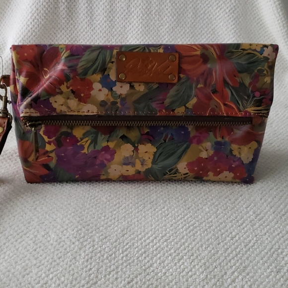 Patricia Nash Handbags - Patricia Nash fold over wristlet, valerie